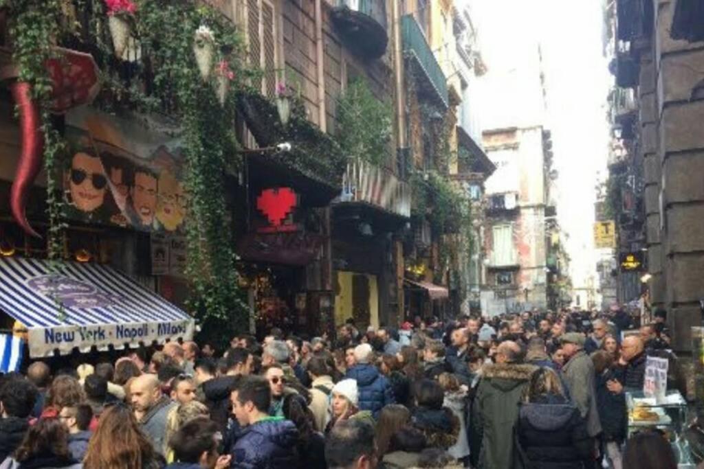Napoli Centro Storico Un Passo Da San Gennaroアパートメント エクステリア 写真