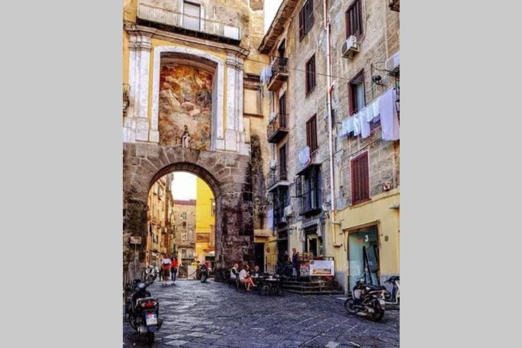 Napoli Centro Storico Un Passo Da San Gennaroアパートメント エクステリア 写真