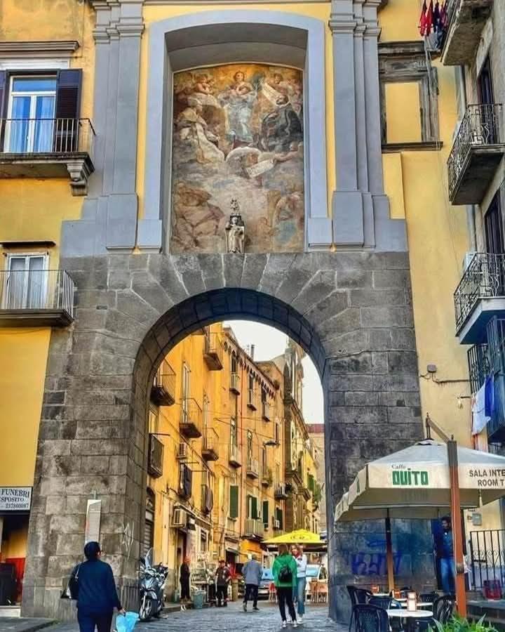 Napoli Centro Storico Un Passo Da San Gennaroアパートメント エクステリア 写真
